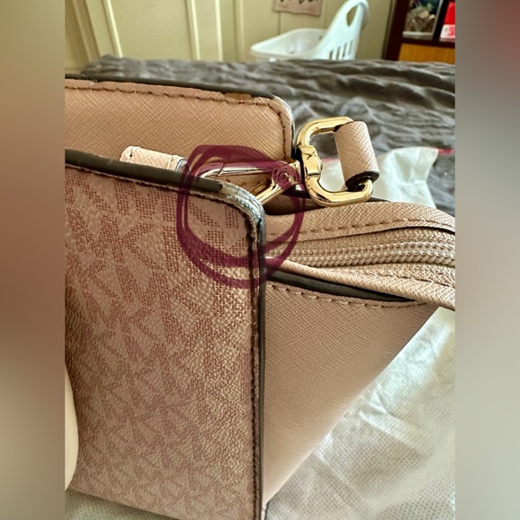 Michael Kors Bags Small Sheila Center Zip Satchel Crossbody Bag | Gold/Pink - Picture 5 of 15